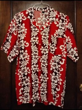 Vintage Style Hawaiian Shirt - 100% Rayon - Red Floral Print - Size L.NO BRAND